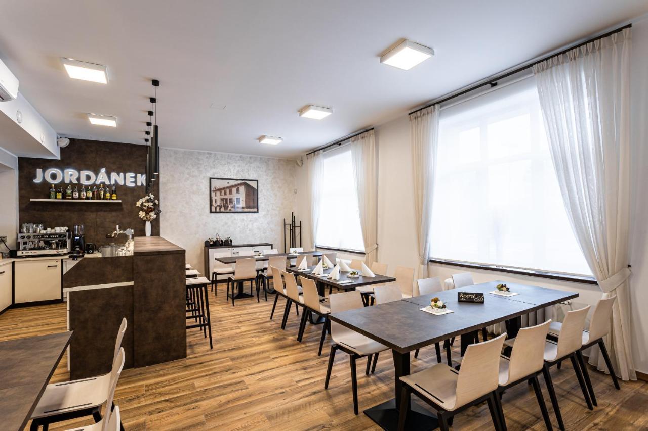 Hotel Jordanek Opocno Экстерьер фото