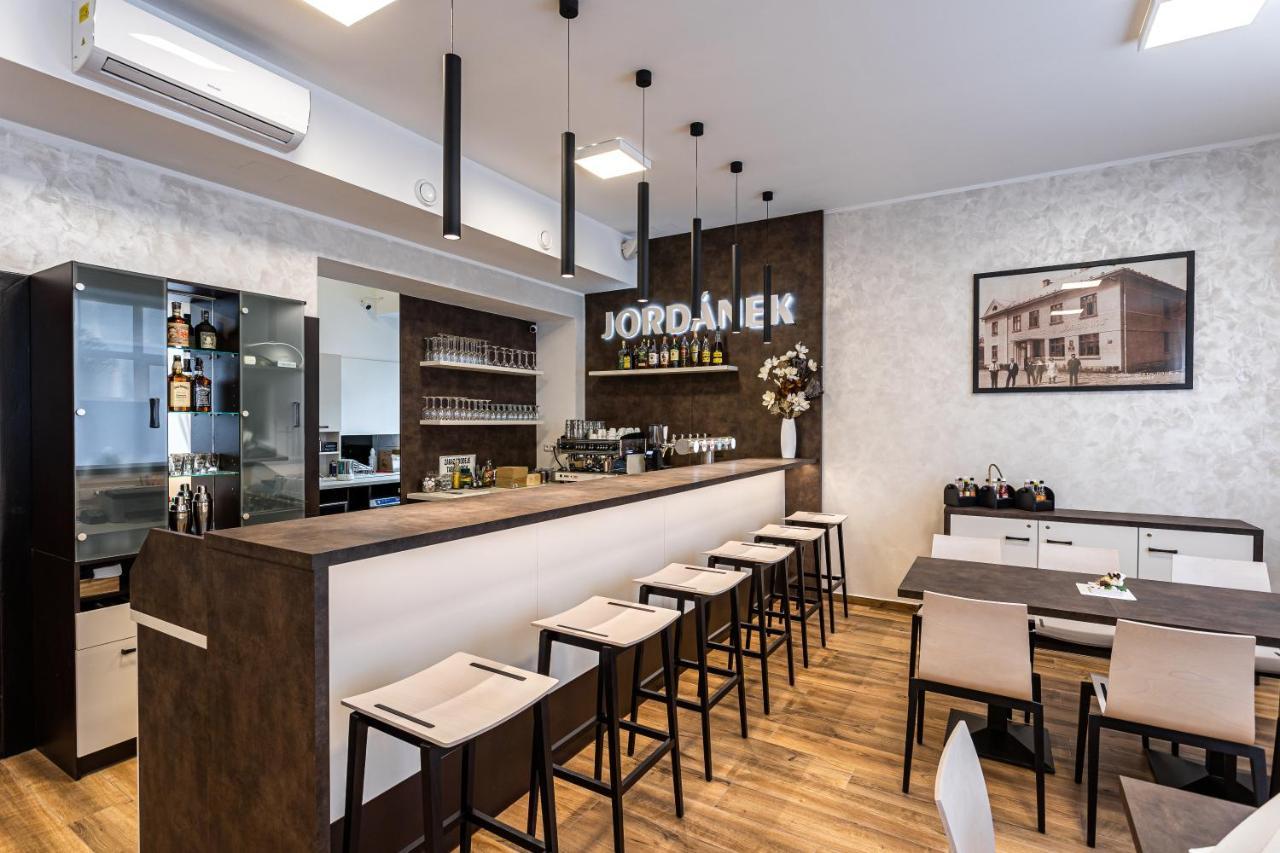 Hotel Jordanek Opocno Экстерьер фото