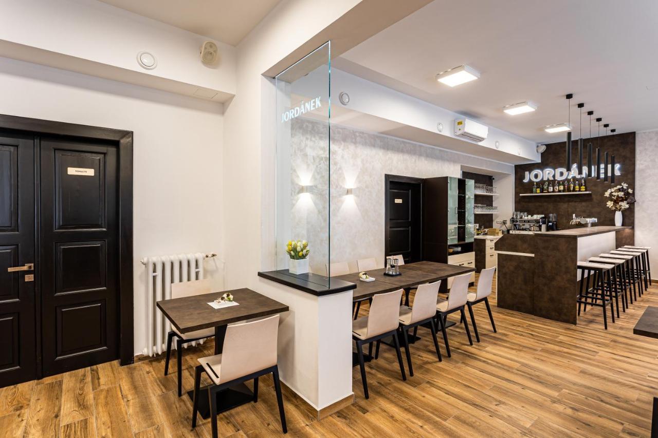 Hotel Jordanek Opocno Экстерьер фото