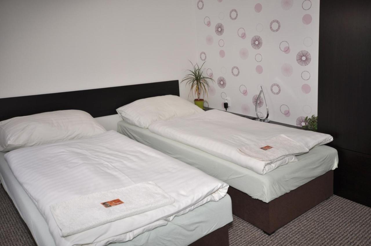 Hotel Jordanek Opocno Экстерьер фото