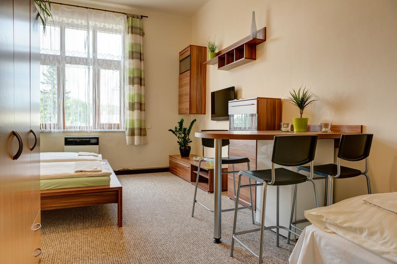 Hotel Jordanek Opocno Экстерьер фото
