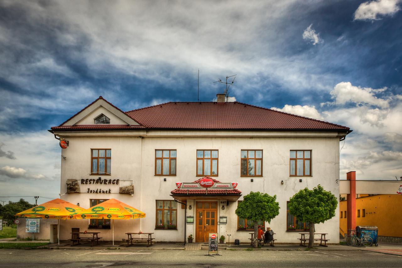 Hotel Jordanek Opocno Экстерьер фото