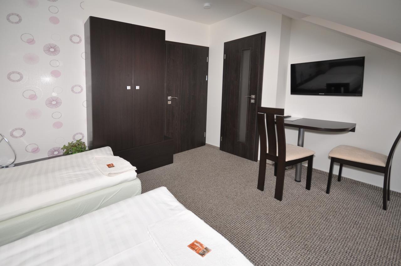 Hotel Jordanek Opocno Экстерьер фото