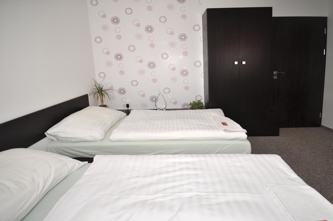 Hotel Jordanek Opocno Экстерьер фото