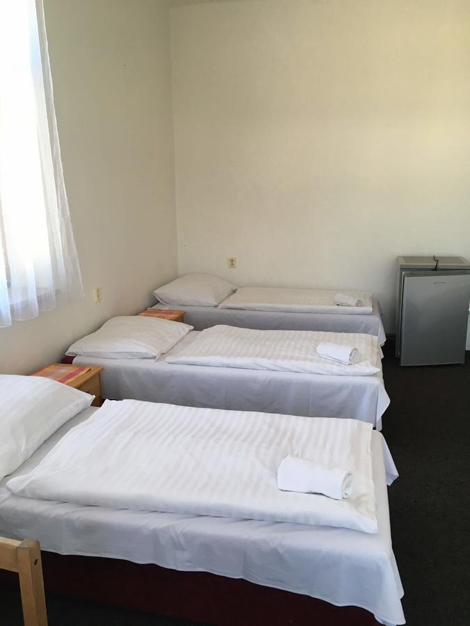 Hotel Jordanek Opocno Экстерьер фото