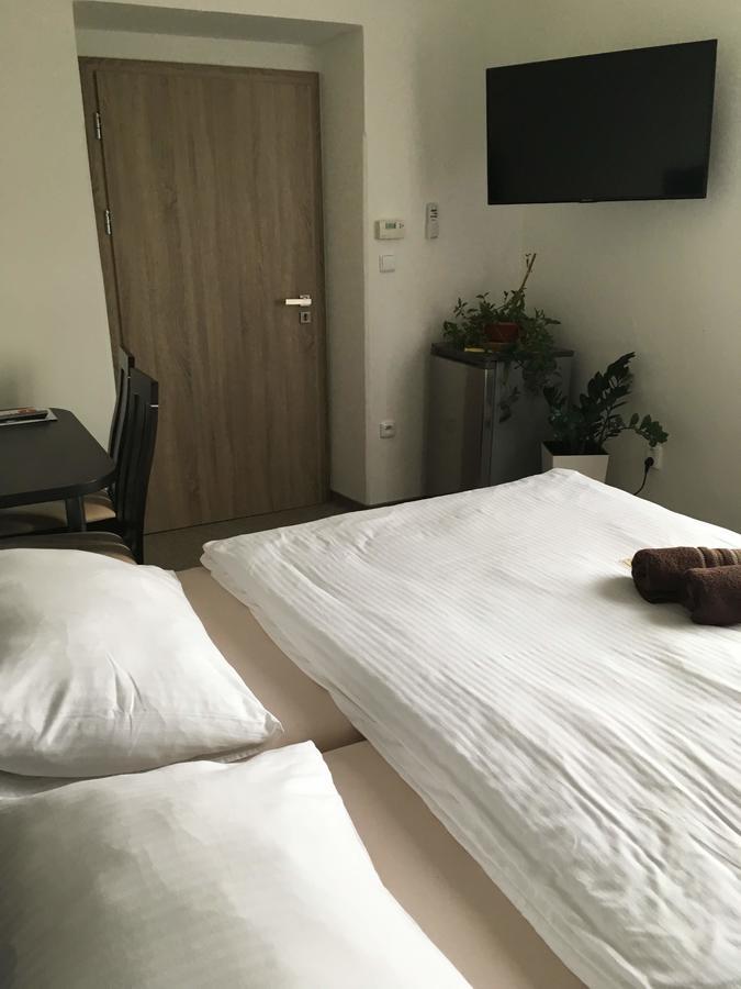 Hotel Jordanek Opocno Экстерьер фото