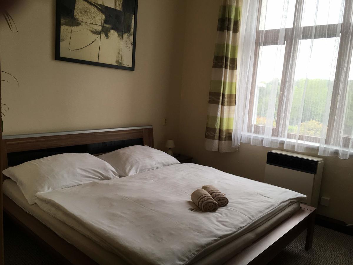 Hotel Jordanek Opocno Экстерьер фото