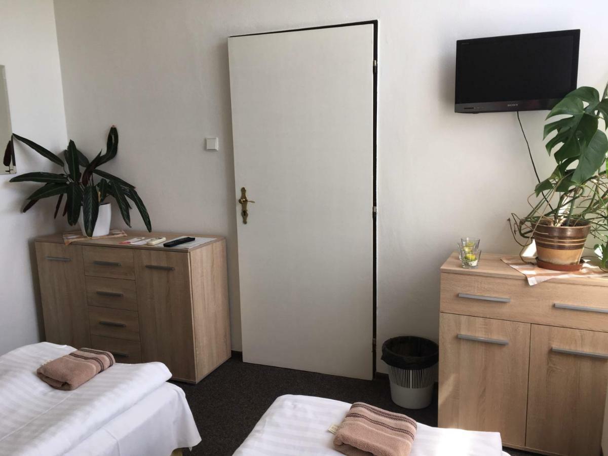 Hotel Jordanek Opocno Экстерьер фото